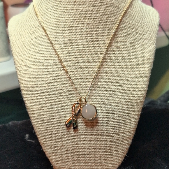 Avon Gold Ribbon Heart Pendant Necklace. New. - Picture 3 of 6